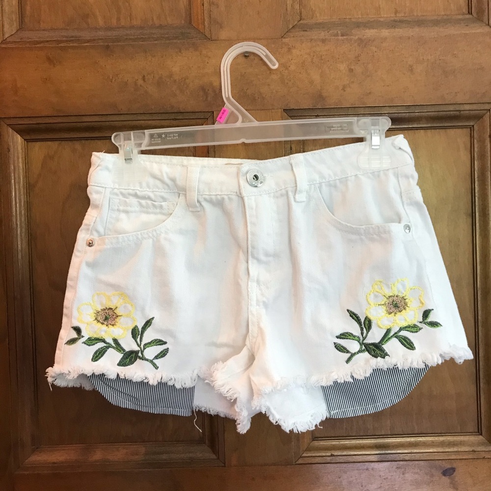 Guess Embroidered White Denim Shorts